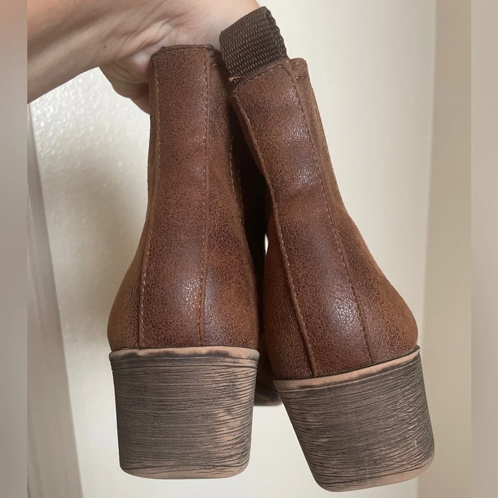 Volatile Boots
